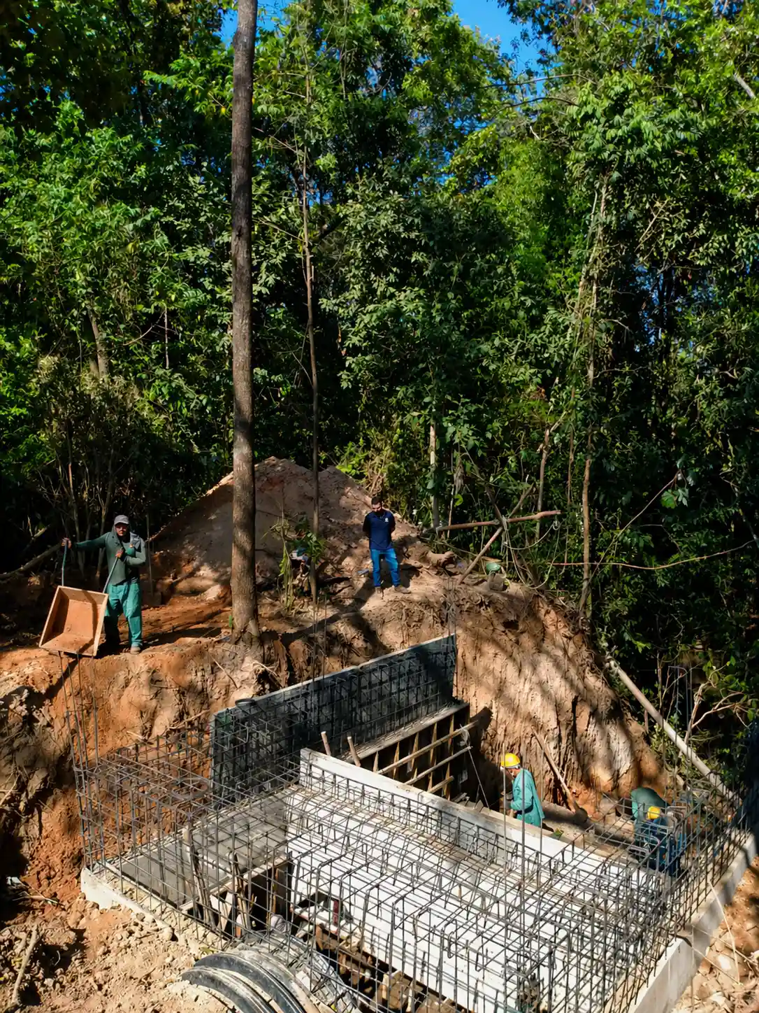 Recuperação de área degradada no Distrito Federal com obra de contenção e acompanhamento técnico da RG Ambiental